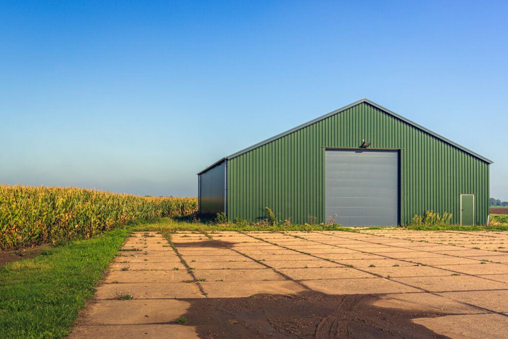 How to Prepare Your Barn for a Professional Paint Job