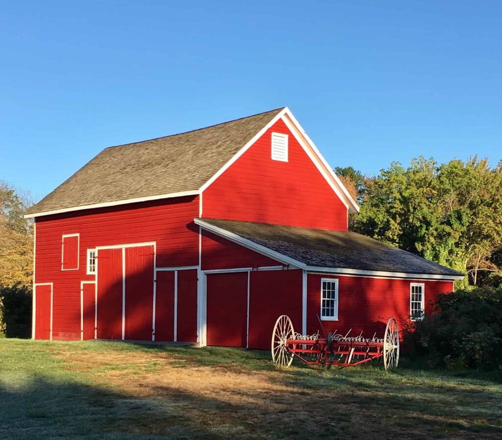 Before and after barn painting transformation – North Pro Barn Painting